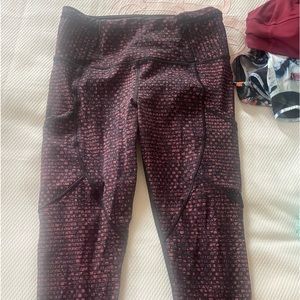 Lululemon Cropped Wunder Trains with Pockets. Size 8